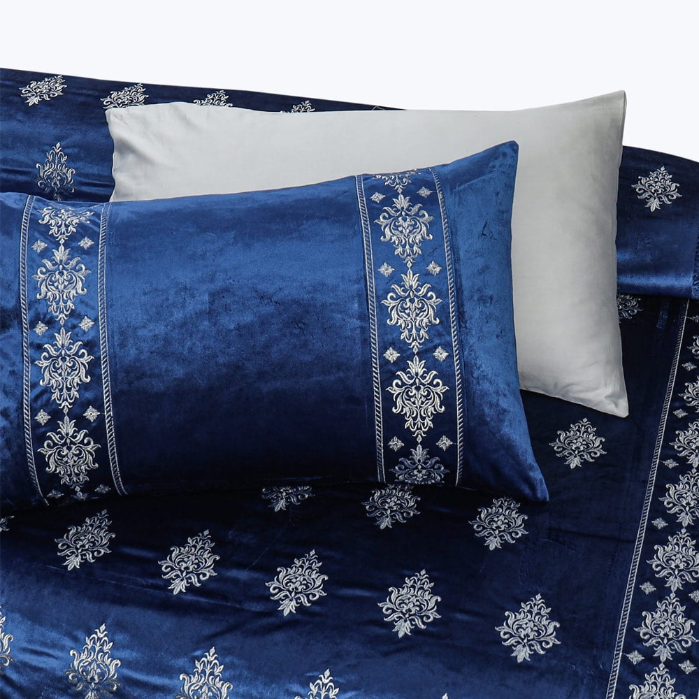 8 Pcs Bridal Velvet Bed Sheet Comforter Set – Blue — view 2