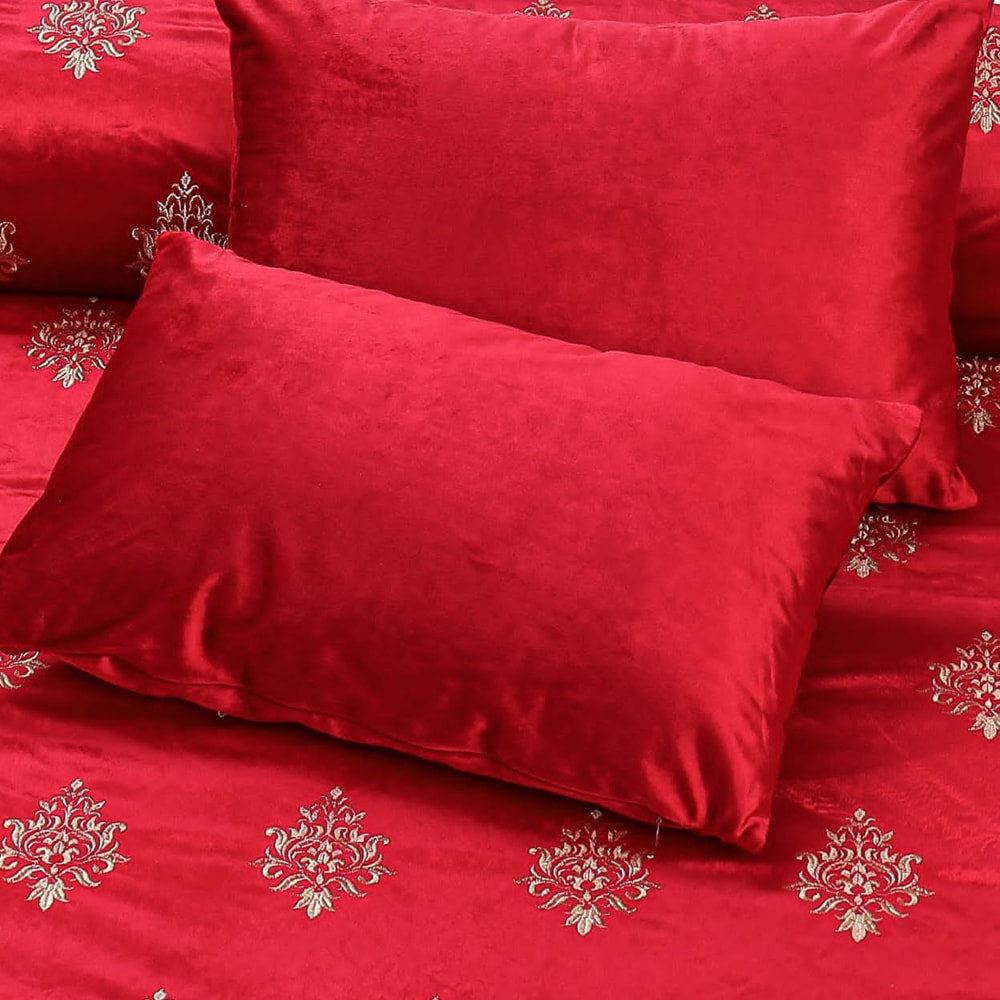 8 Pcs Bridal Velvet Bed Sheet Comforter Set – Red — view 3